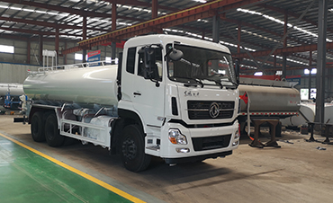 Montaje de equipos especiales en la fábrica de Xuchang