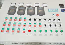Panel de operación con sistema de control PLC Siemens para planta DAP