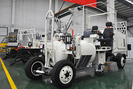 Máquina de Señalización Vial Autopropulsada con Extrusión Termoplástica