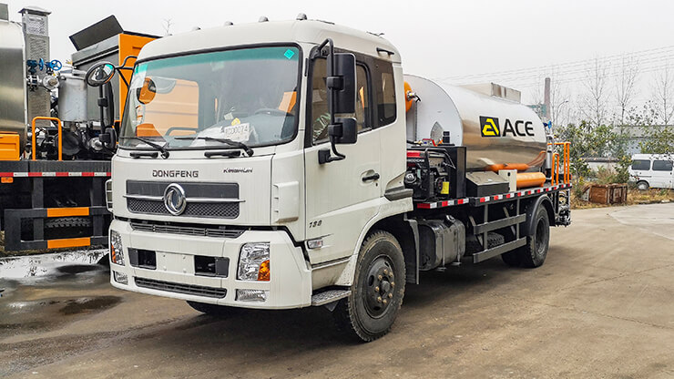 Fabricante de Camion Distribuidor de Asfalto