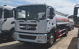 La Oficina Ferroviaria China Tercera ordena camión regador de agua